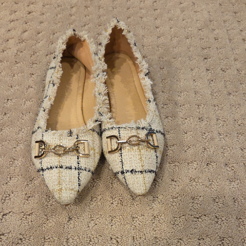 Elegant Cream and Black Flats with Tweed Texture - Picture 1 of 5